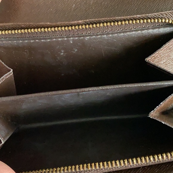 ***SOLD*** Louis Vuitton DE Porte Tresor - Picture 7 of 8